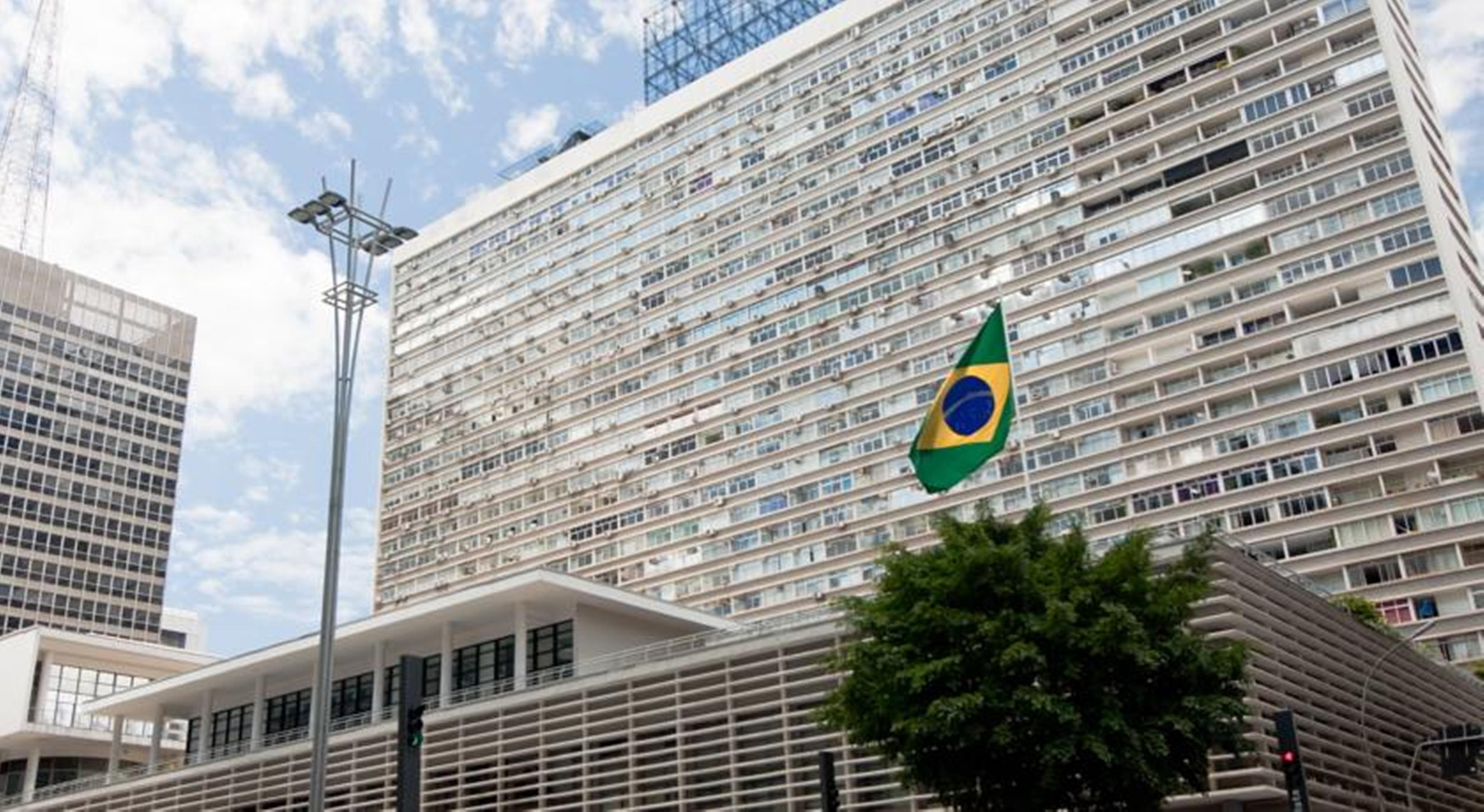 Renaissance Sao Paulo Hotel Exterior photo The 1960s-built building of the Federal University of Rio de Janeiro, in which the university library is located.